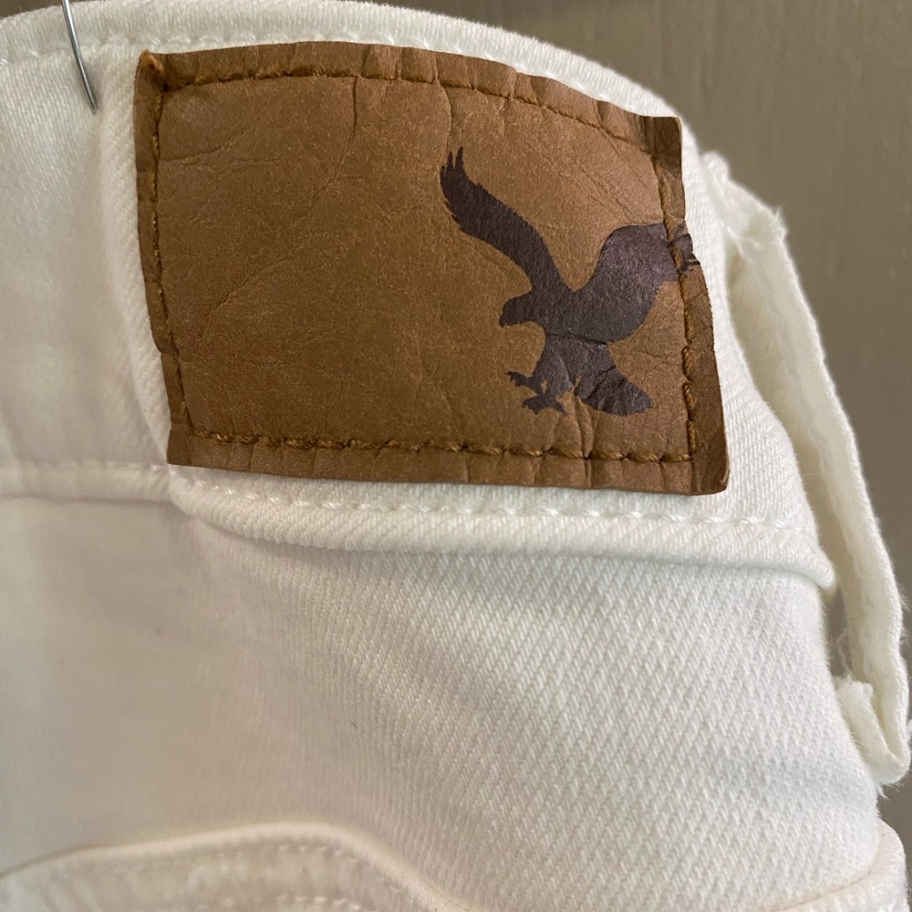 American Eagle 🦅 Ladies Distressed Shorts Size 8. - Picture 3 of 5